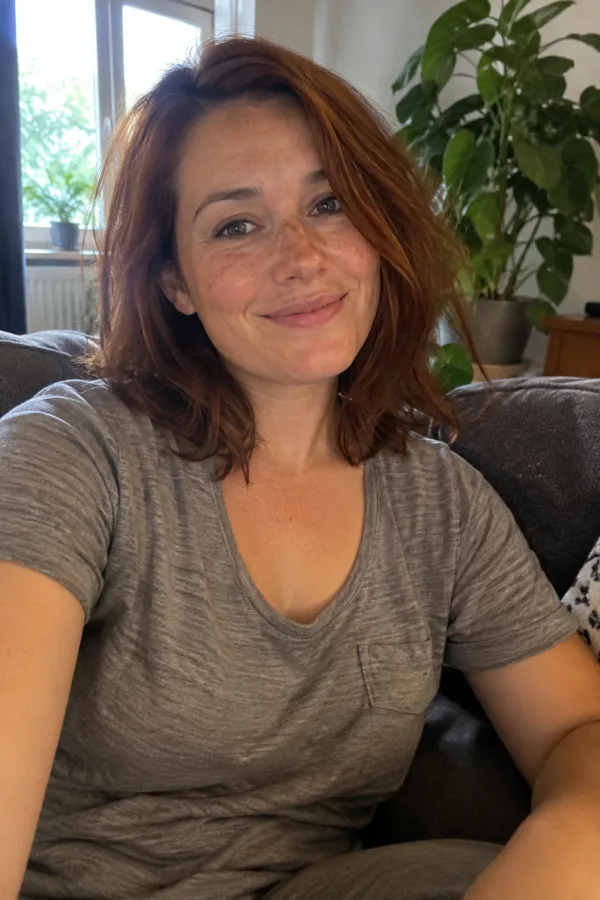 Photo d'une femme prise au téléphone